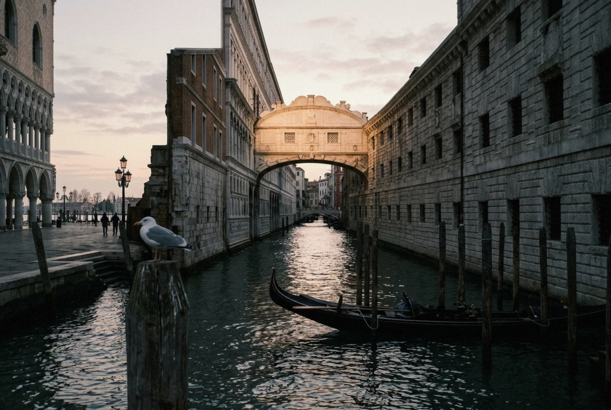 The Bridge of Sighs backdrop used in a venice family photoshoot, gondolas passing on the canal below